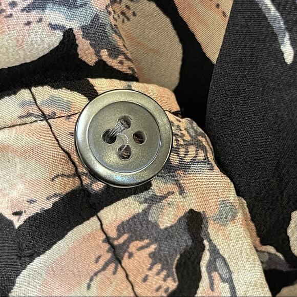 Madewell Floral Botton Back Tie Tee in XS - Picture 9 of 11